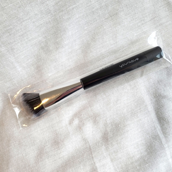 YOUNIQUE Total Package Brush ~ 4 in 1 - Picture 3 of 4